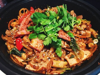一道麻辣香鍋，滿(mǎn)足你的口腹之欲